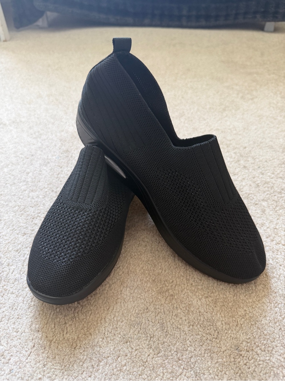 Women’s Black Knit Slip On Walking Shoes Size 43 ( runs smaller) Lightweight
